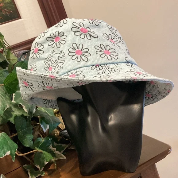 ⭐️HOST PICK!⭐️ NWOT - Keith Haring® Pop Art Blue Pink Daisy Packable Bucket Hat - Picture 7 of 14